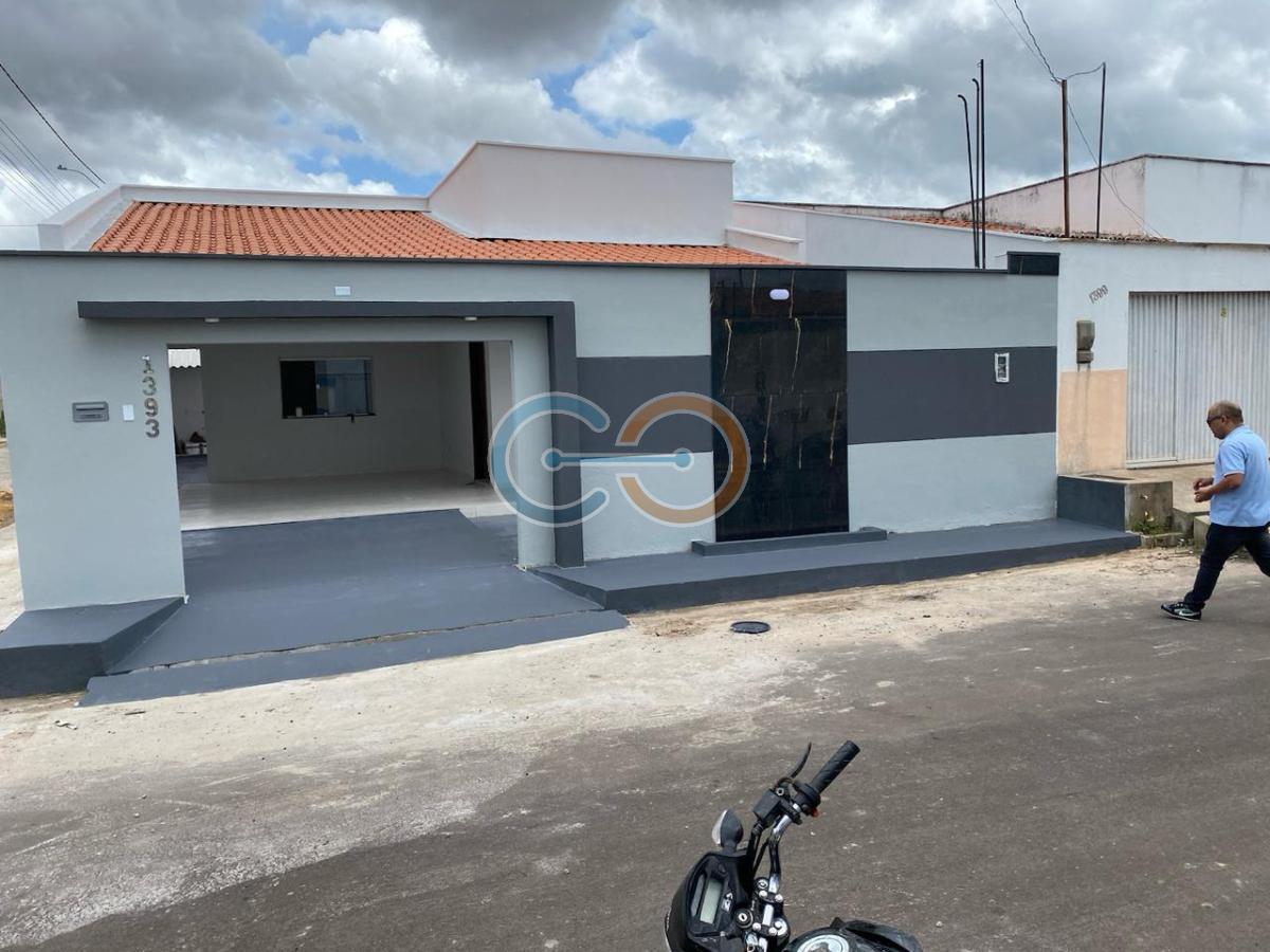 Casa com 2 quartos, 250m², à venda