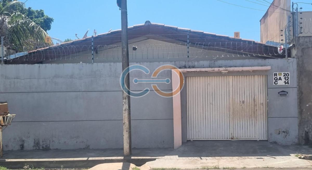 Casa à venda, com 2 quartos, 72m²